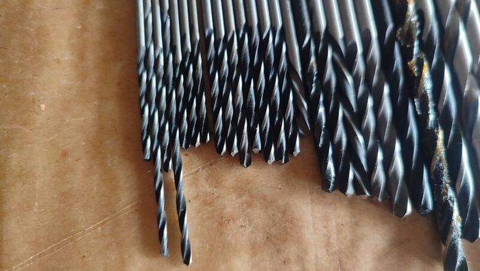 Lot of 32 USSR Metric Twist Drill Bits Set 2mm-6.7mm HSS R6M5 Jobber Taps NOS