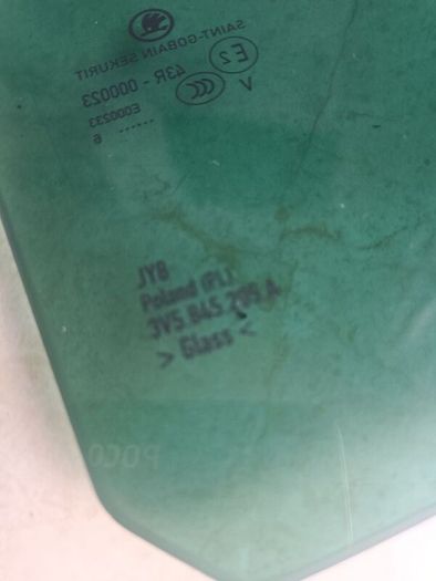 Skoda Superb rear Window Glass (pair)