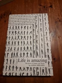 Anna Nielsen  Life Is Amazing: The Power of Images and Words