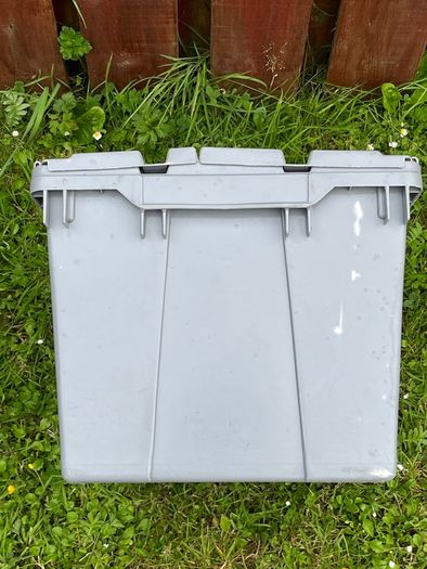 Storage box with lid