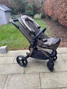 EGG 2 Stroller/Carrycot Bundle