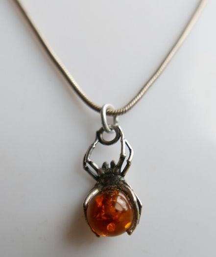 Vintage 925 Sterling Silver and Genuine Baltic Amber Spider Pendant length 16" - 4,8g