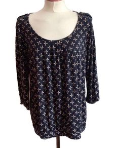 Next Ladies Navy blue and cream top size 22 includes post