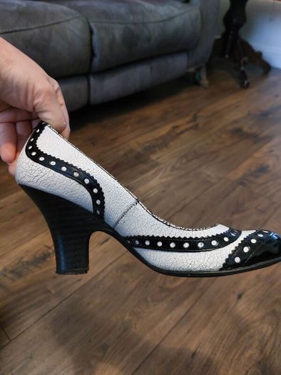 Black and White- leather- uk7