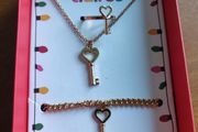 Claire's Gold Key Jewellery Set