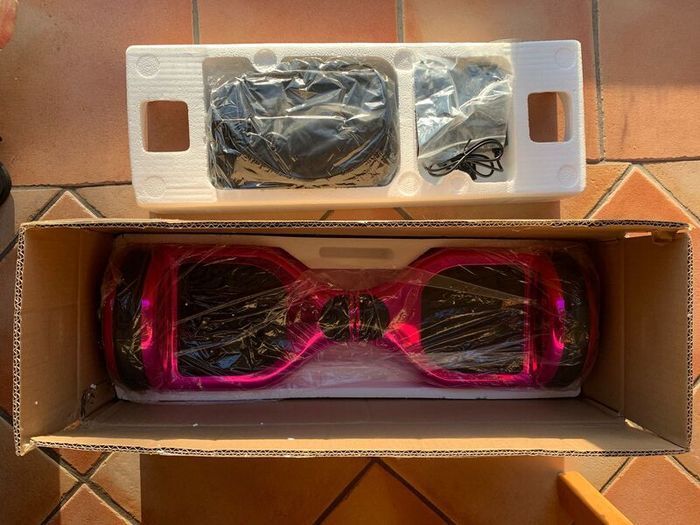 Hot Pink Bluetooth Hoverboard with Bag LED Light Speaker New in Box