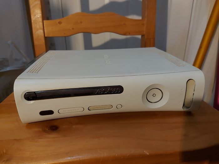 XBOX 360, with Power Charger, 2 Controlllers with Charger, wifi ariel, Communication cable, all in excellent cosmetic condition, not tested
