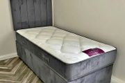 Single bed and mattress having headboard