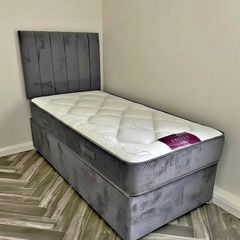 Single bed and mattress having headboard