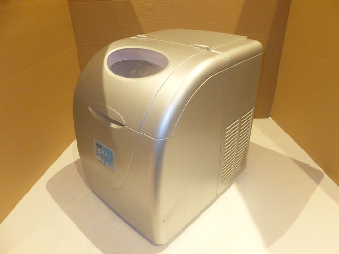 ice cube maker