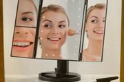 Illuminating LED make up mirror