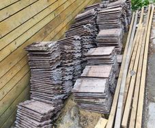 600 roof tiles/20 ridge tiles FREE