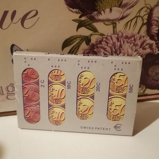 Euro coin sorting and storage card