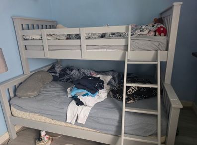 Bunk beds triple sleeper