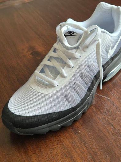 Nike Men's Air Max Invigor sneakers