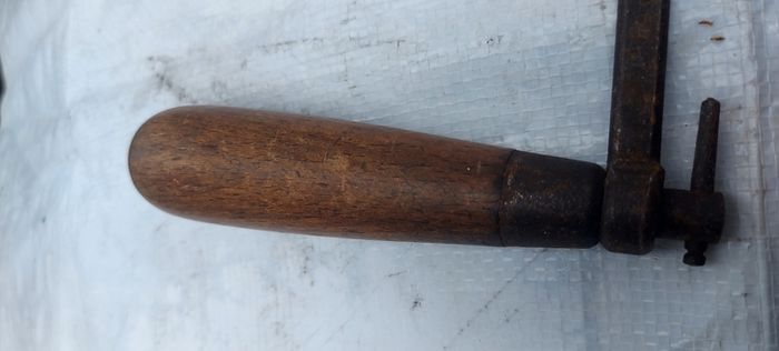 Vintage coping saw,,used condition, see pictures for condition, buyer collects or pays postage thank you sold as is,