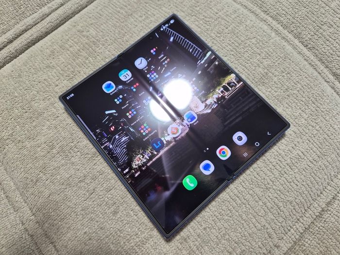 Samsung Galaxy Fold 7 512GB - Like New, 1 year old -12 mth Samsung Waranty - Blue color