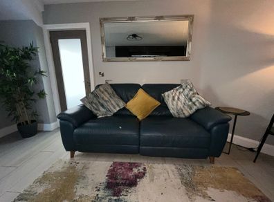 1350 euros Electric leather Recliner sofa and chair
