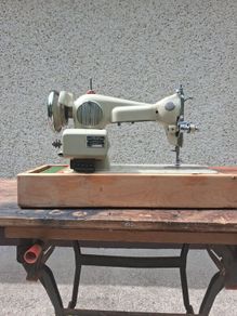 Vintage Novum Sewing Machine
