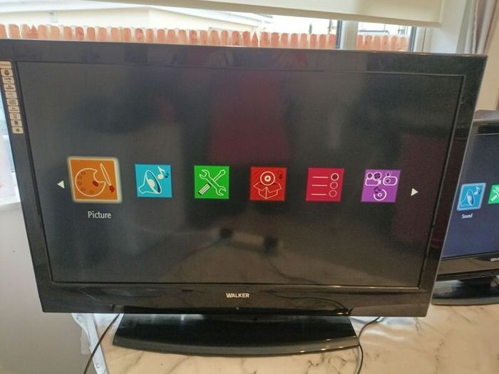 2 x Walker tvs ( 2 for 50euro)
