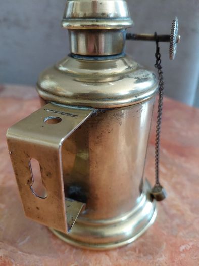 vintage petit French pigeon oil lamp