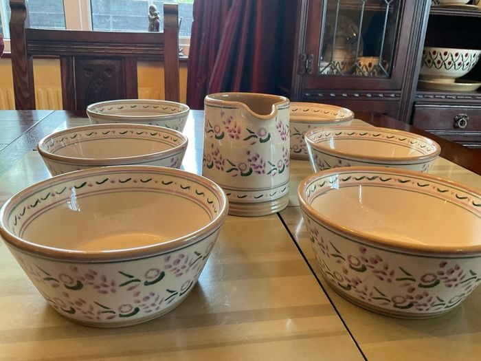 Nicholas Mosse new lavender 7 piece set , 6 bowls and a cylinder jug . Bowls are 6 inches in diameter and jug is 4 and a half inches in height