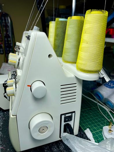 OVERLOCKER Sewing Machine - TOYOTA SL3335 - Just serviced - As new - All accessories included - Japanese quality made