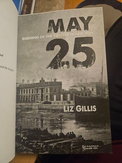 May 25 Burning Of The Custom House 1921. By Liz Gillis. Signed First Edition Paperback In Good Condition.  See Photos For Same.