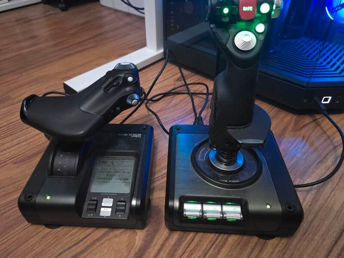 X52 Pro Flight Sim HOTAS