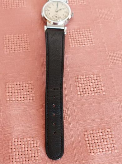 very old manual Foreign watch. Leather strap. Working. Beautiful 15 Jewels manual wind movement Swiss made .