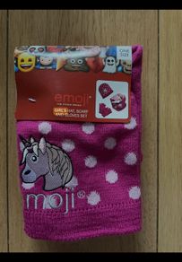 Girls Emoji Hat, Scarf and Gloves Brand New