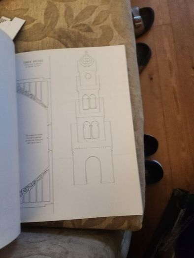 Architectures En Pop-up. 24 Cartes Detachables A Mettre En Volume. Large Volume Paperback  In Good Condition.