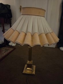 Elegant large lamp in good condition
