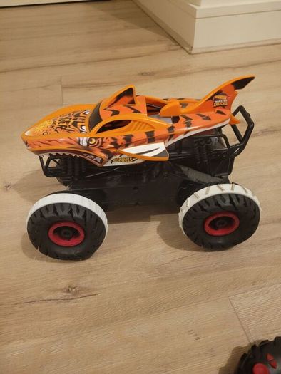 hot wheels tiger shark remote control car