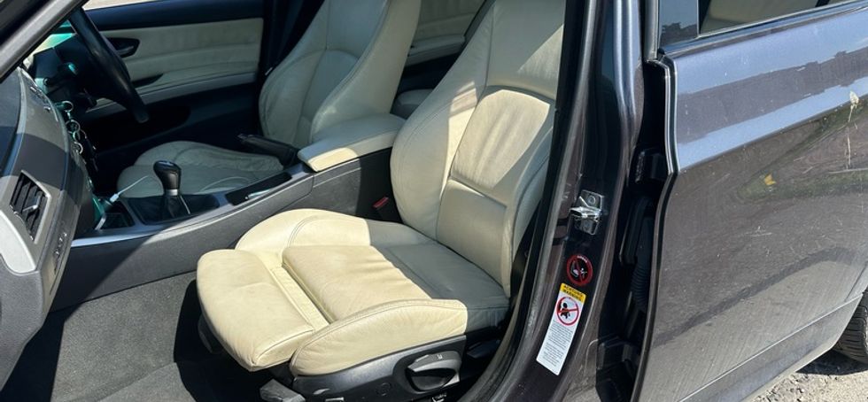 BMW 325i manual