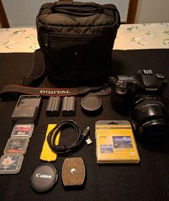 CANON 40D EOS DSLR camera with 17-85mm lens and accessories
