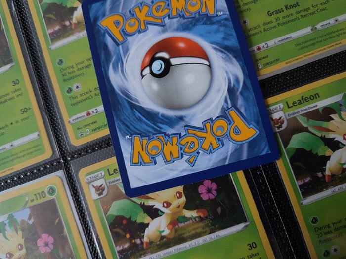 Glaceon ! Promo ! Holo ! Sword and Shield Era ! 2022 ! Pokemon Card ! Eeveelution !