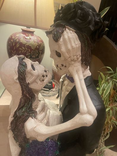 As New - Fabulous Large 4Ft Halloween Skeleton Couple Statue - Can Deliver