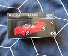 tomica Ferrari Laferrari