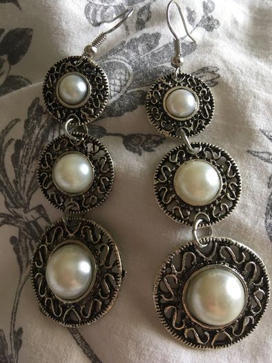 Brand new boohoo style drop earrings
