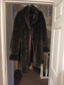 Faux fur coat size 20 ladies