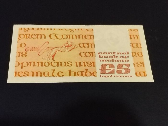 Set of Irish banknotes