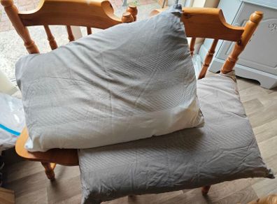 Single duvet and pillows