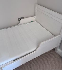 IKEA toddler to single extendable bed, white wood