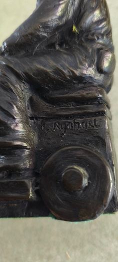Beautiful cold cast bronze figurine by the late Jeanne Rynhart.