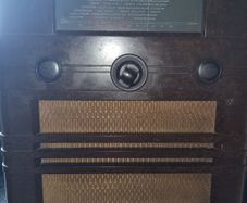 Vintage Cossor 77B Bakelite radio - 1940