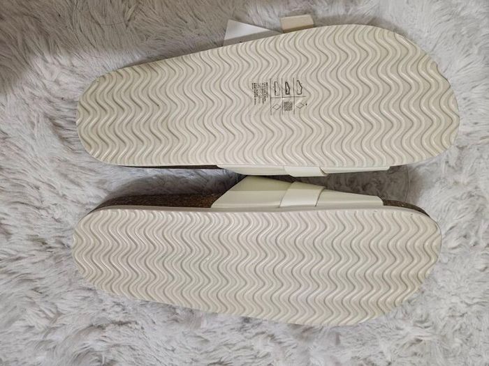 Sliders H&M Uk8(EU41) new with tags