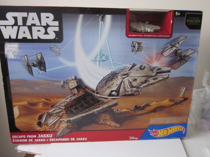 Hot Wheels STAR WARS Escape from Jakku Play Set New