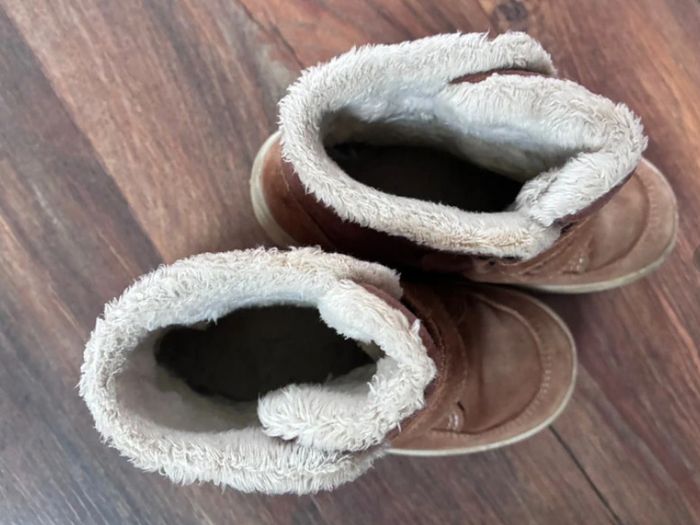 Perfect condition winter boots kids