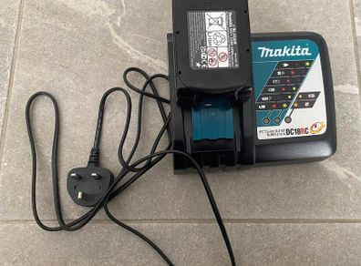 Makita DC18RC Fast Charger + BL1830B 18V 3Ah Battery